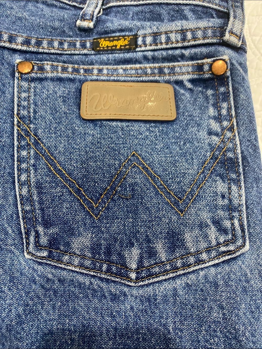 Wrangler Women's Denim Straight-Leg Jeans in Blue with Tan Patch